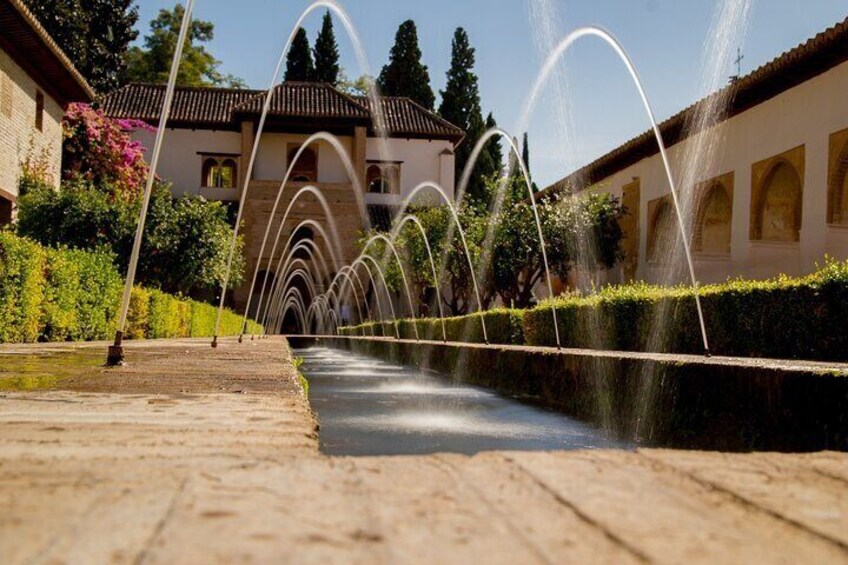 Tour with Audioguide Alhambra and Nasrid Palaces with Entrance