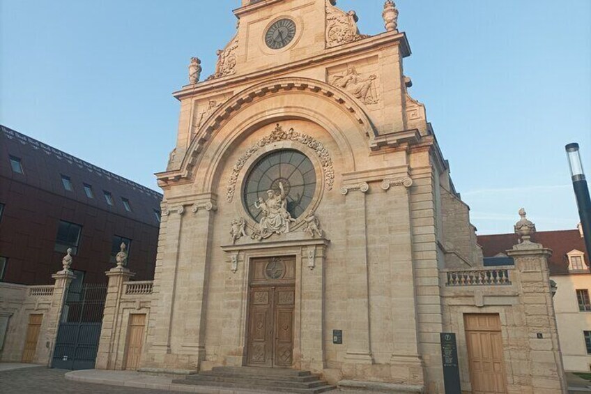 Guided tour of Dijon with your private professional guide!