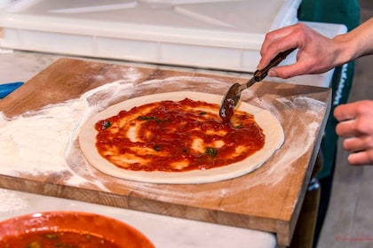 Florence: Pizza and Gelato Class at a Tuscan Farmhouse