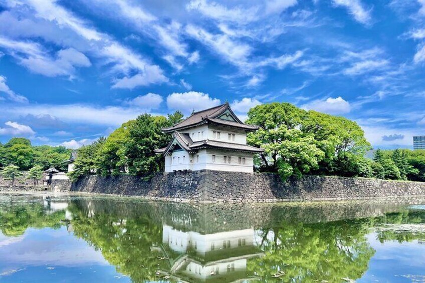 Imperial Palace history Private Walking Tour at Chiyoda 