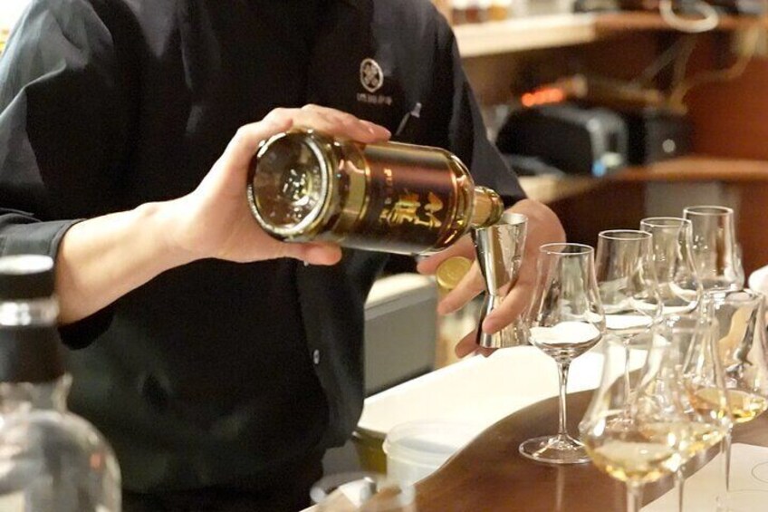 Japanese Food & Whiskey: Night Hopping with Tokyo Chefs