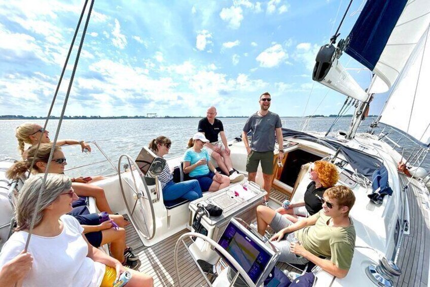 Elbsegelei - the unique sailing trip an emission free harbor tour in Hamburg!