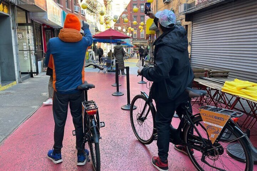 Downtown Bike Tour with Stylish Dutch Bikes