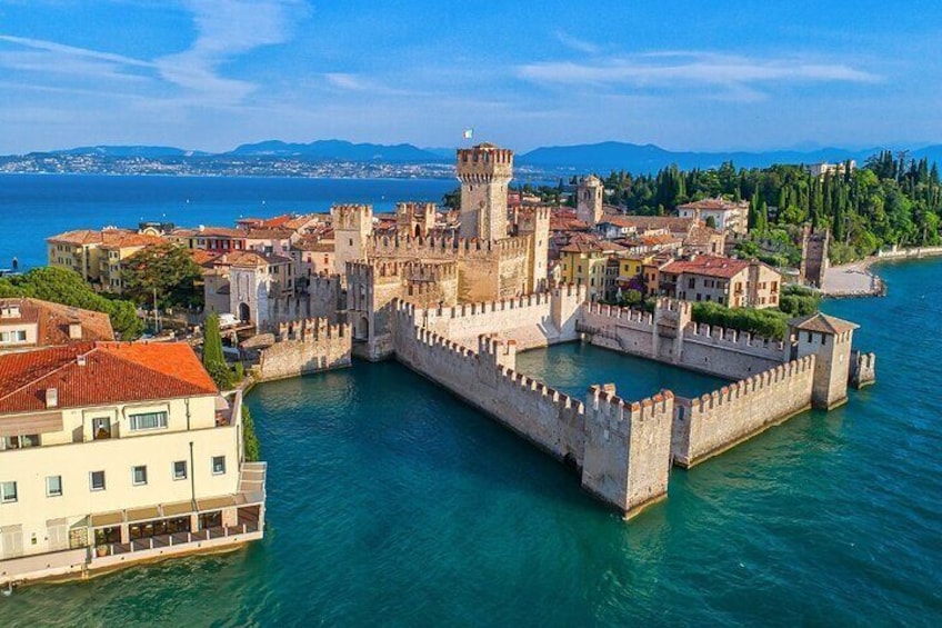 From Milan: Verona, Desenzano and cruise to Sirmione