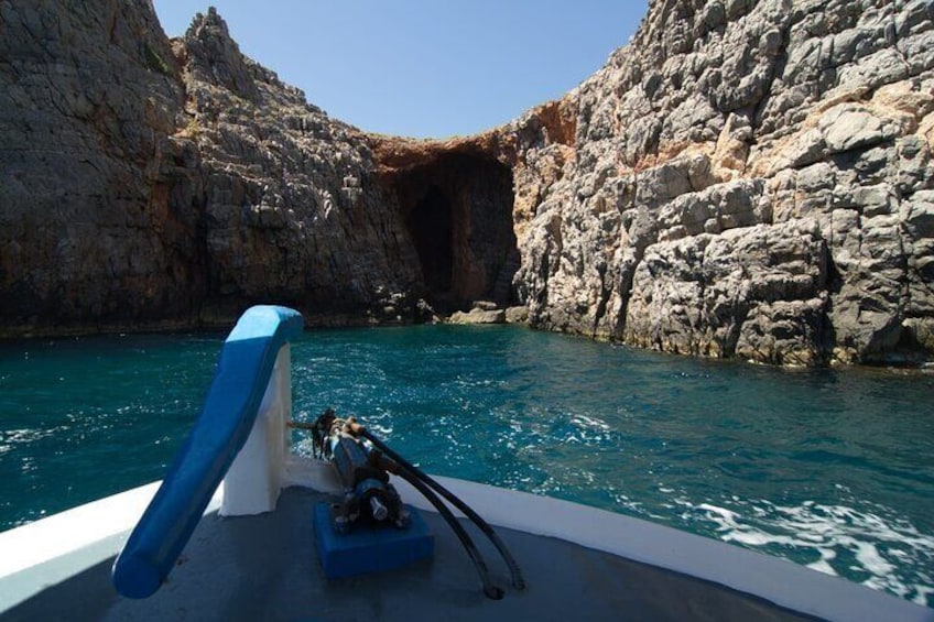 3 Hour Fishing and Swimming Boat Experience in Schisma Eloundas