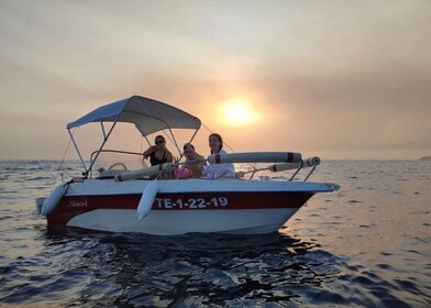 Veneen vuokraus Costa Adejessa Teneriffalla Self Drive Boat Rental