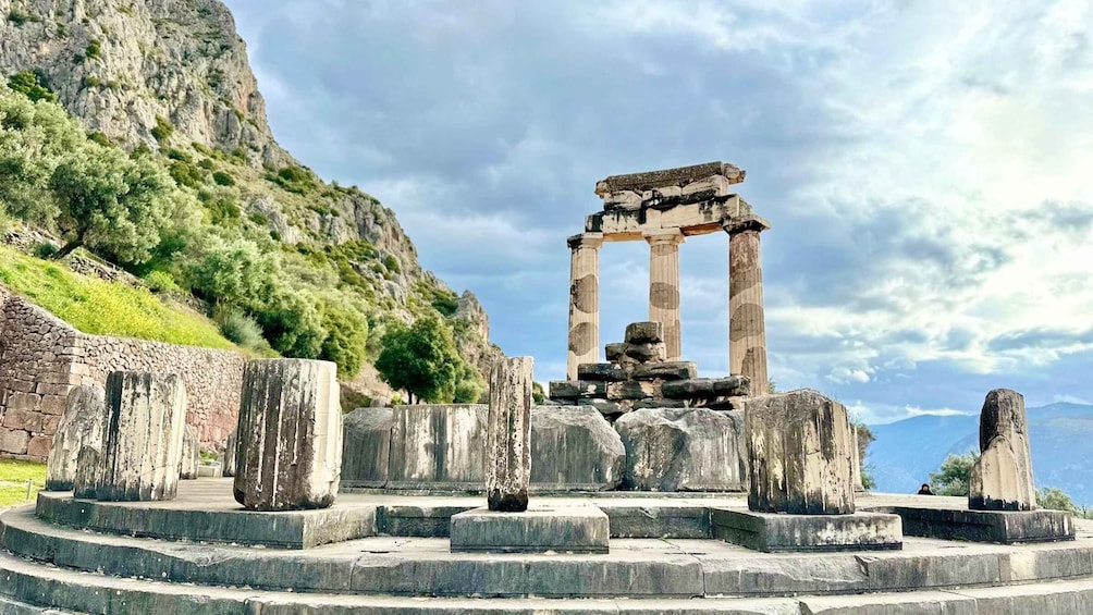 Picture 11 for Activity Delphi Navel Of Earth Hosios Loukas Full Day Private Tour