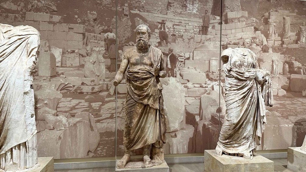 Picture 3 for Activity Delphi Navel Of Earth Hosios Loukas Full Day Private Tour