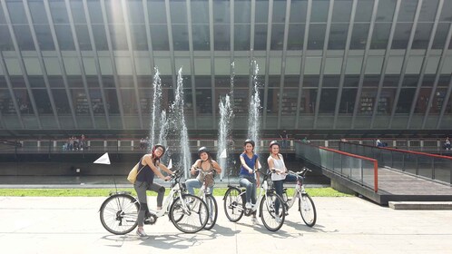 Medellin: Medellinin kaupunki: Opastettu kaupunkikierros e-Bike Tour