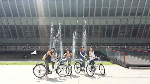 Medellin: Medellinin kaupunki: Opastettu kaupunkikierros e-Bike Tour