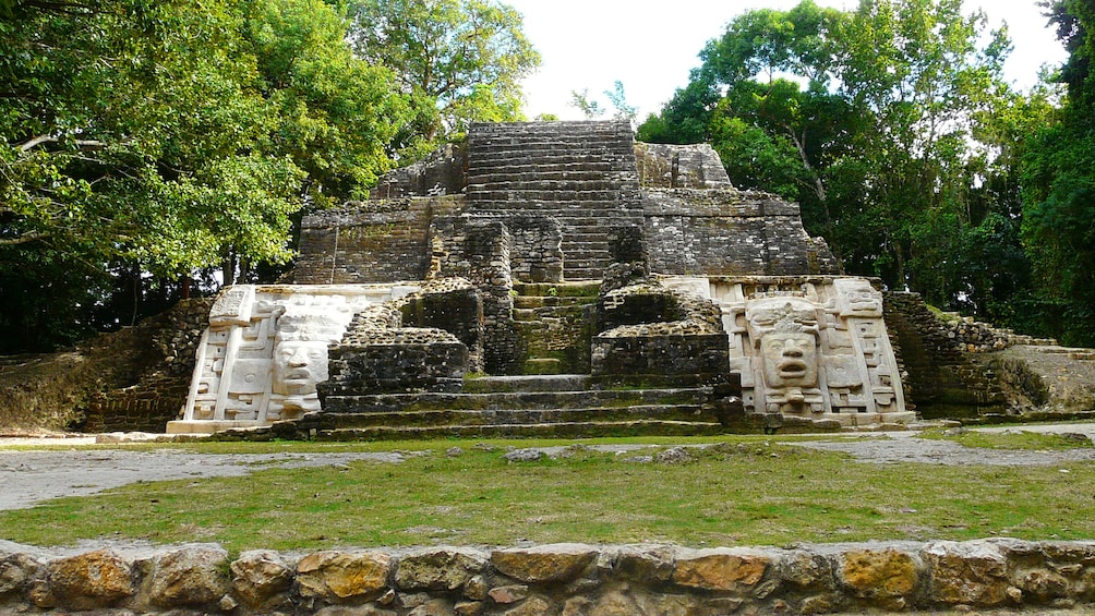 Lamanai Mayan Ruins & New River Boat Ride from Belize City