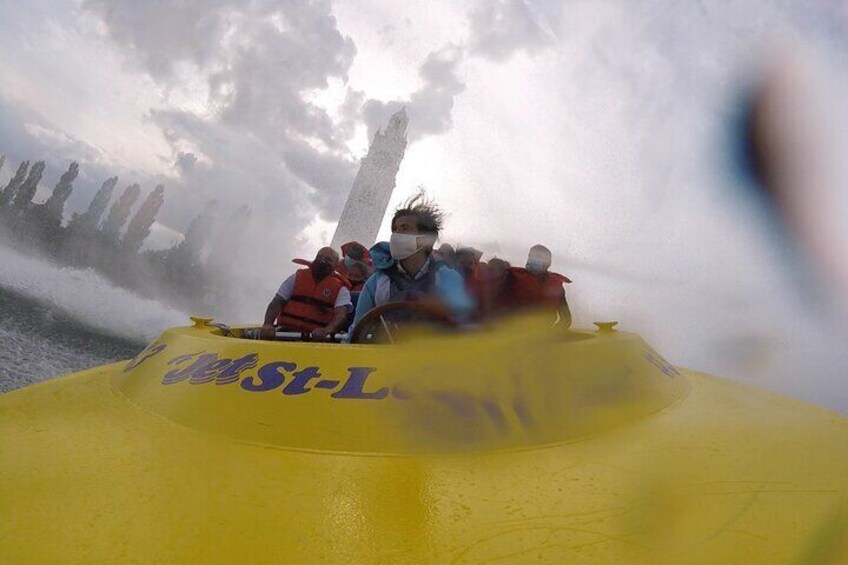 Guided Speed Boating Tour on the St-Lawrence