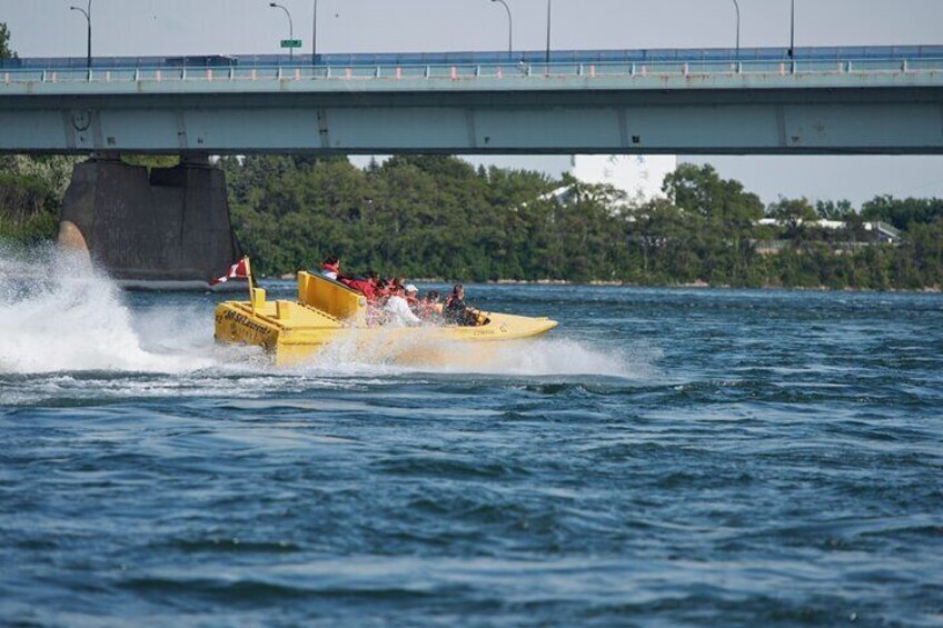 Guided Speed Boating Tour on the St-Lawrence