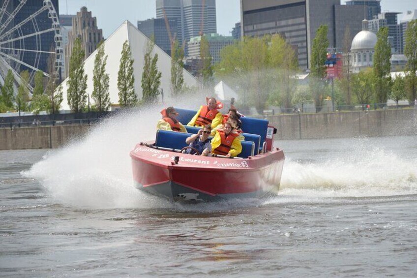 Guided Speed Boating Tour on the St-Lawrence