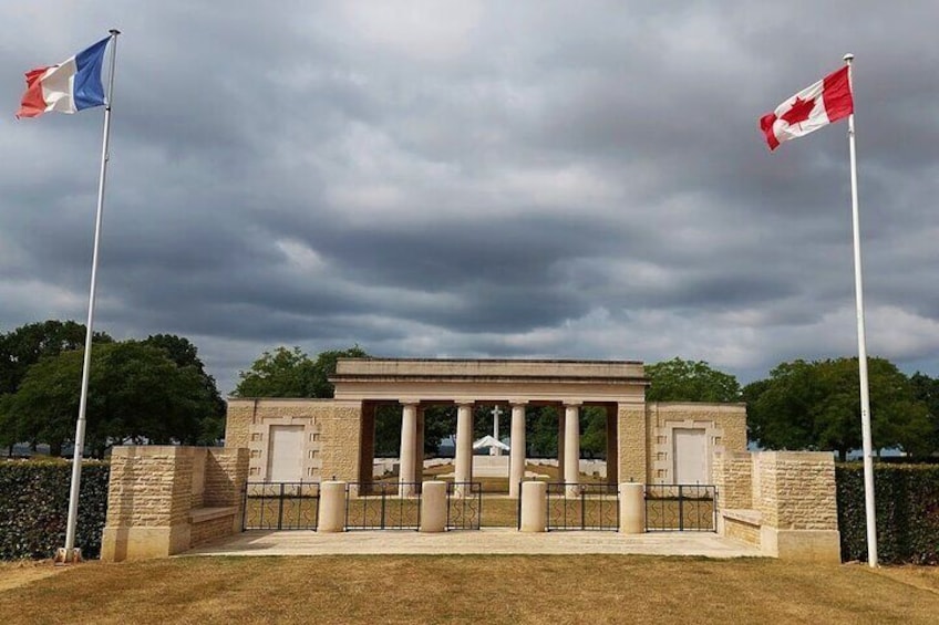 Canadian Cemetery, Cintheaux