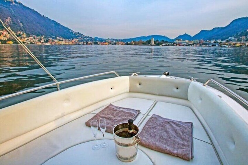 6 hour boat tour with captain on Lake Como