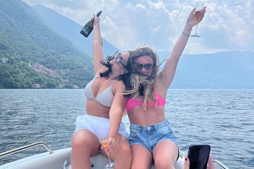 6 hour boat tour with captain on Lake Como