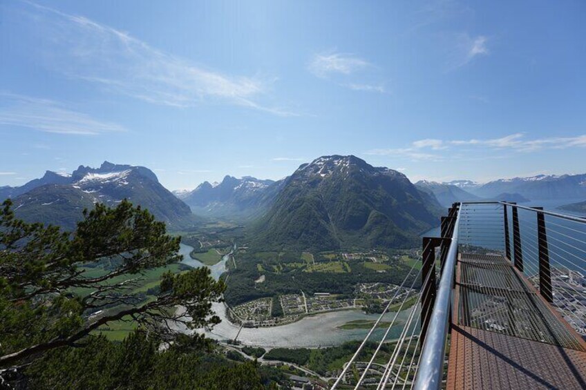 Audio Bus Tour at Scenic Routes of Åndalsnes to Trollstigen