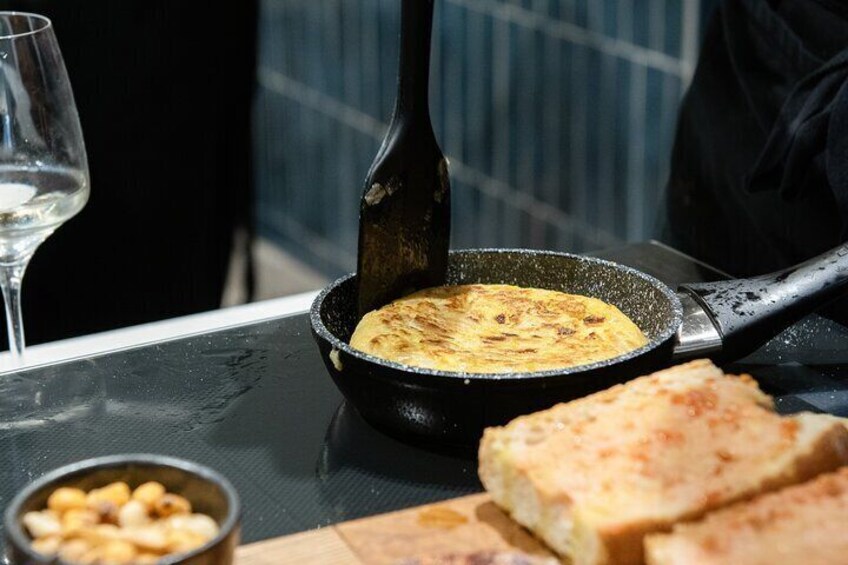 Madrid Spanish Omelet Cooking Class and Bottomless Wine brunch