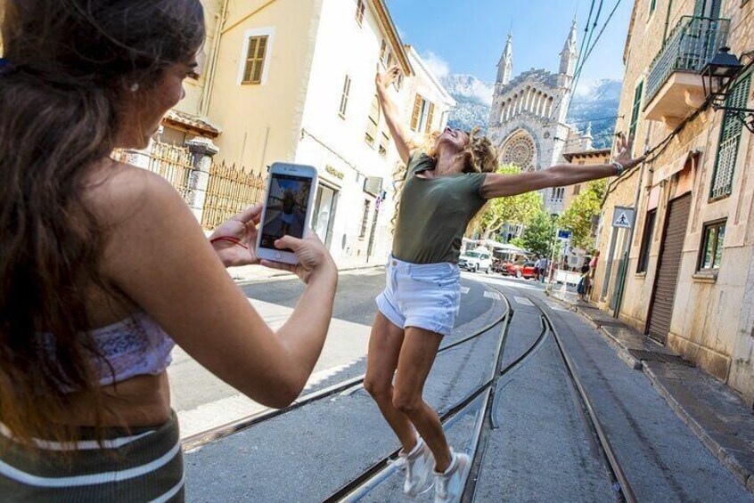 Half Day Guided Tour in Soller Train and Tram