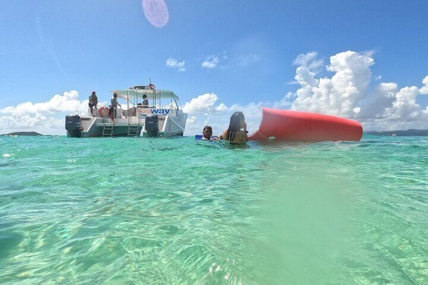 Runaway at the beach with it’s water toys