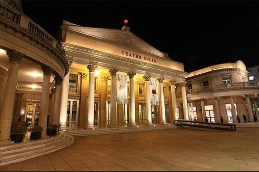 Teatro Solís / Solís Theater.