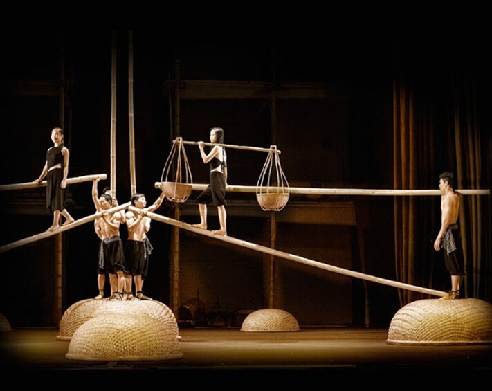 Vietnam : A O Show in Ho Chi Minh