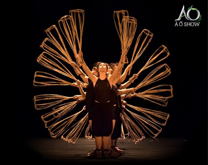 Vietnam : A O Show in Ho Chi Minh