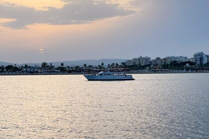 Croisière au coucher du soleil à Larnaca