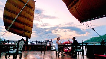 Sunset Cruise with 5-Course Dinner & Cocktails