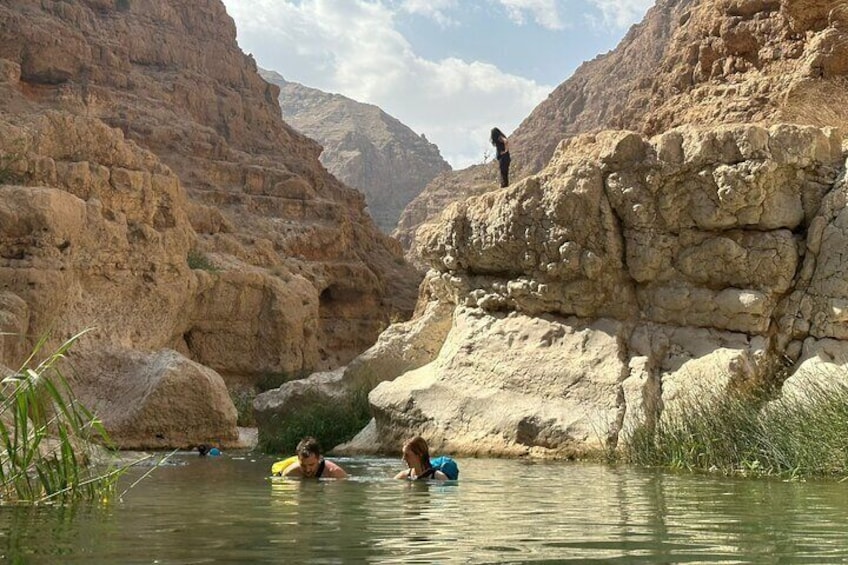 Full Day Private Tour to Wadi Shab and Wadi Tiwi