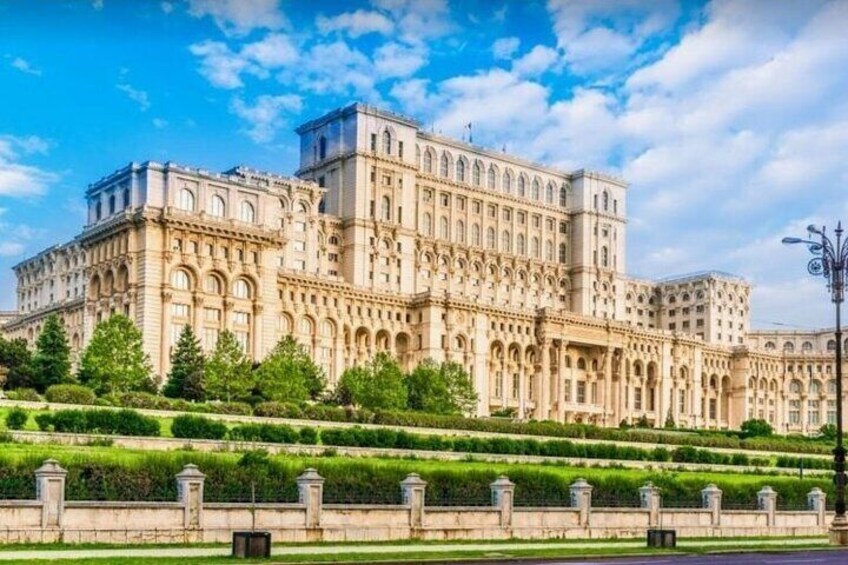 Historical and Cultural Tour of Bucharest With Professional Guide