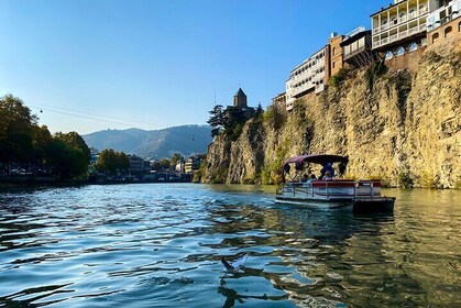 Private Riverboat Tour in Tbilisi and Mtskheta with Wine Stories
