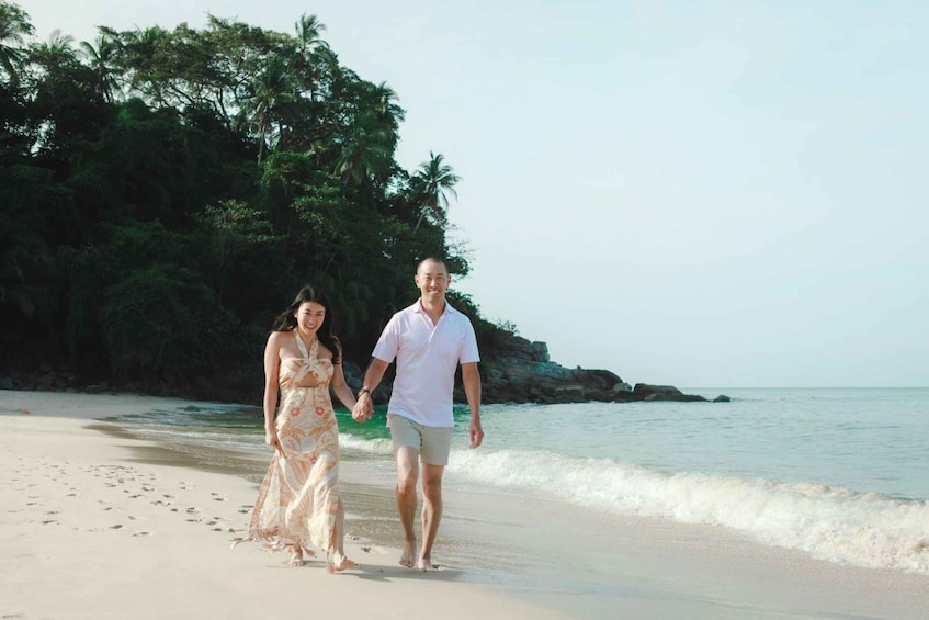 Phuket: couple photoshoot at Surin Beach