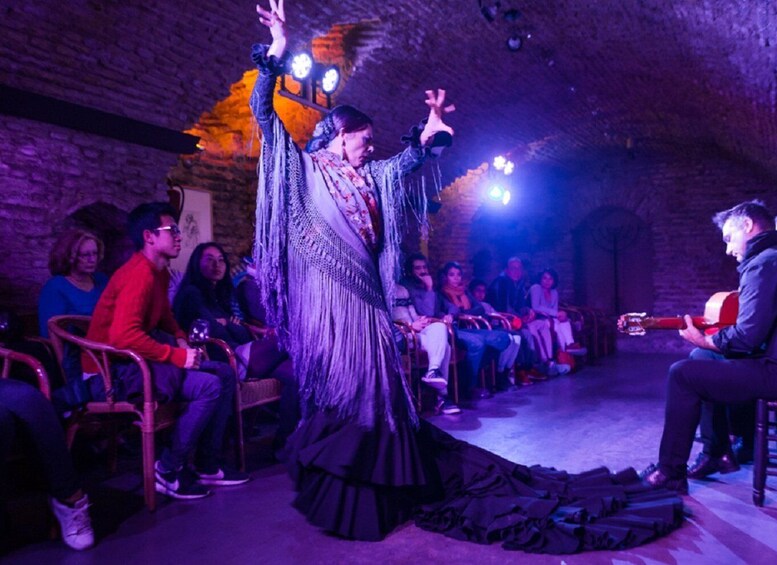 Seville: VIP Flamenco Show with Drink in an Arabic Vault