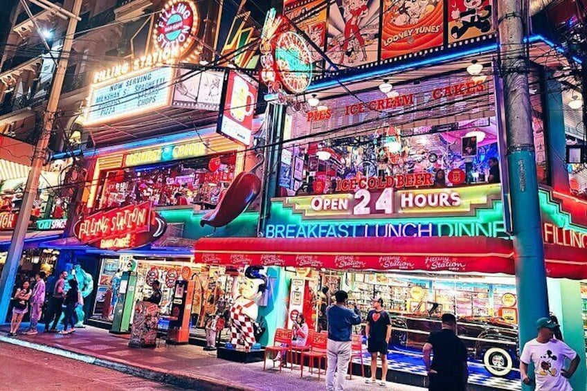 Makati: Pburgos Go Go Bars, Music Clubs & Rooftops Nightlife Tour