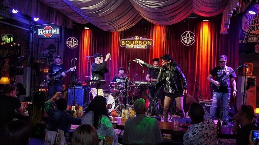 Manila : Makati Rooftops, Music Clubs & Go Go Bars Nightlife Tour