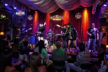 Makati: Music Clubs, Rooftops, and Go Go Bars Nightlife Tour