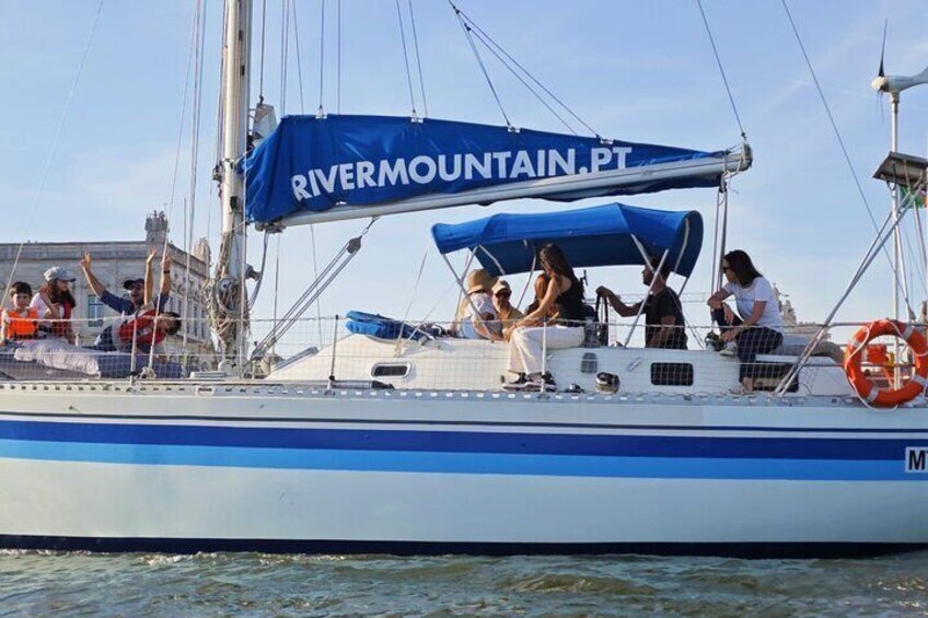 2-Hour Sailboat Tagus River Tour