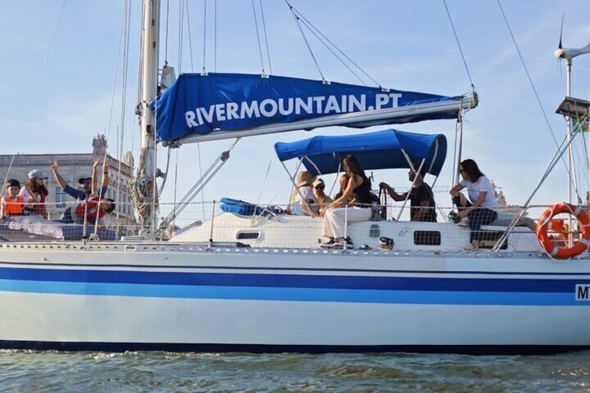 2-Hour Sailboat Tagus River Tour