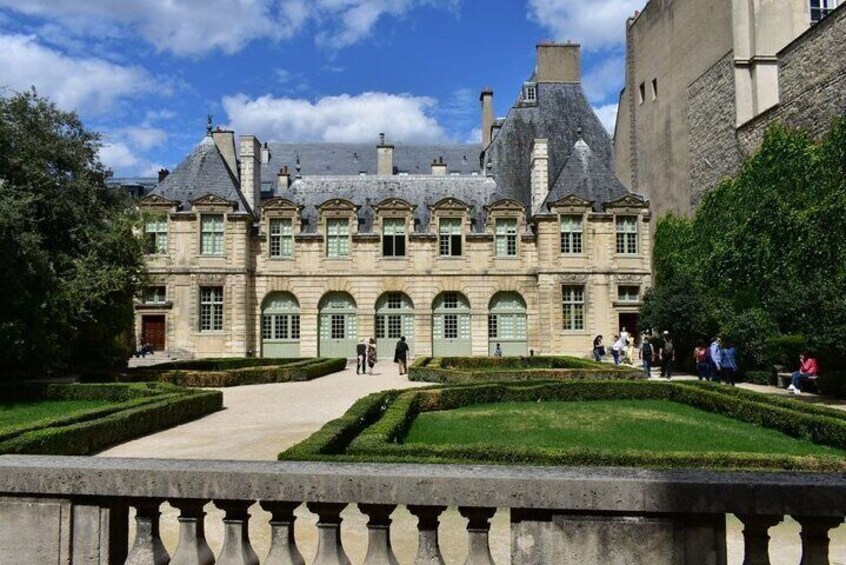 Marais Walking Tour in the Medieval Heart of Paris