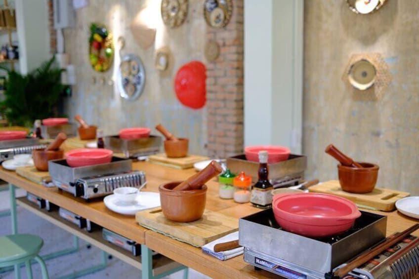 M.O.M provides an extremely beautiful kitchen in the heart of Saigon with unique utensils