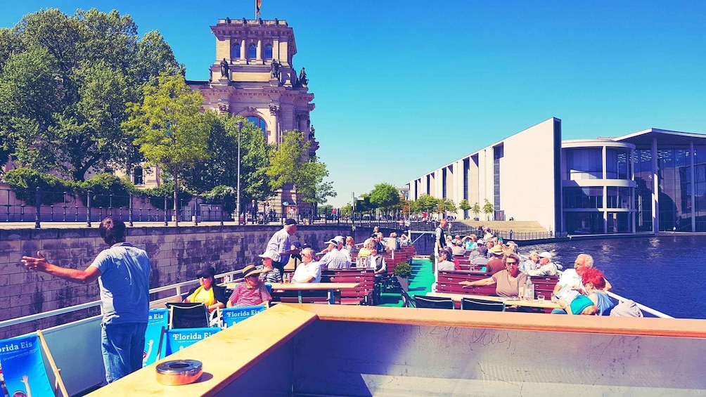 Picture 2 for Activity Berlin: 3.5-Hour Sightseeing Cruise on the Spree River