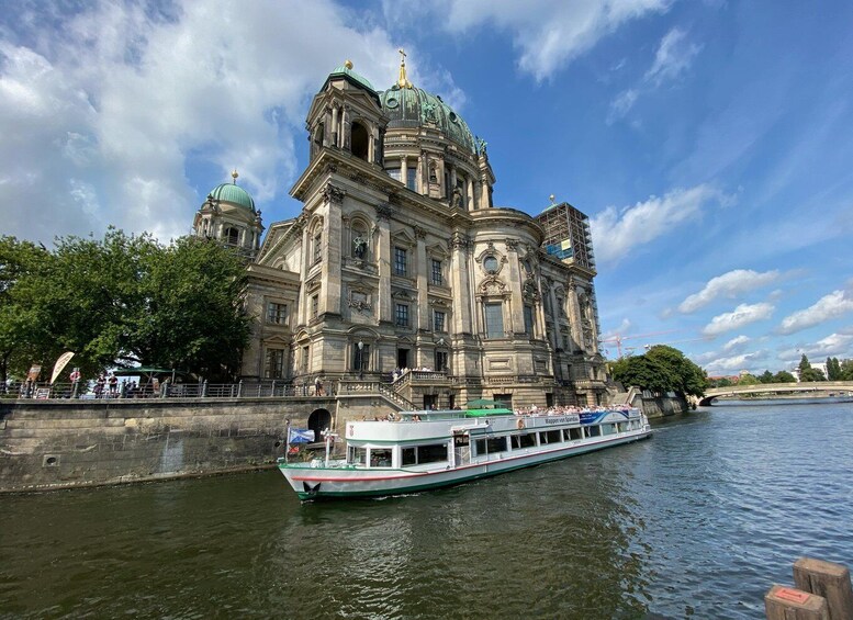 Picture 4 for Activity Berlin: 3.5-Hour Sightseeing Cruise on the Spree River