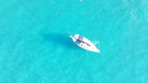 Desde Tropea: recorrido en barca y vela por la costa degli Dei.