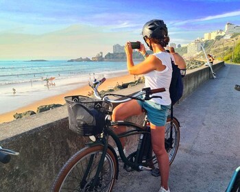 Visita guiada en bicicleta eléctrica con aperitivo local al atardecer