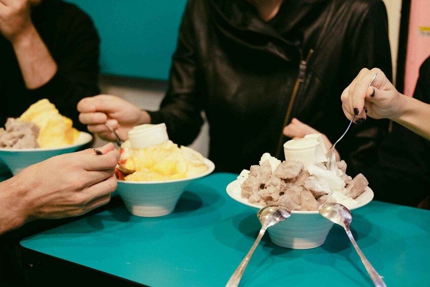 Picture 2 for Activity Taipei Food Tour: Yongkang Street for Foodies