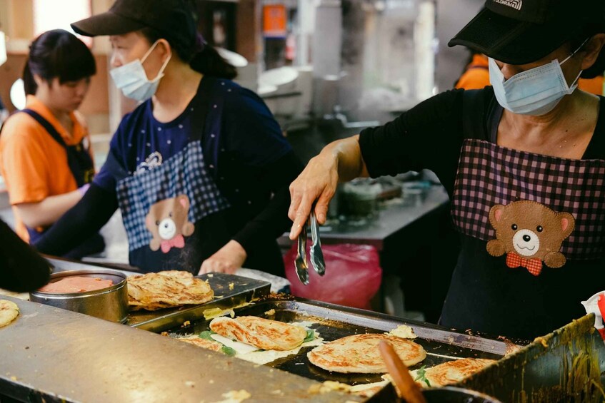 Picture 3 for Activity Taipei Food Tour: Yongkang Street for Foodies