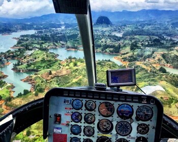 Guatapé: Hubschrauberflug über den Peñol-Felsen