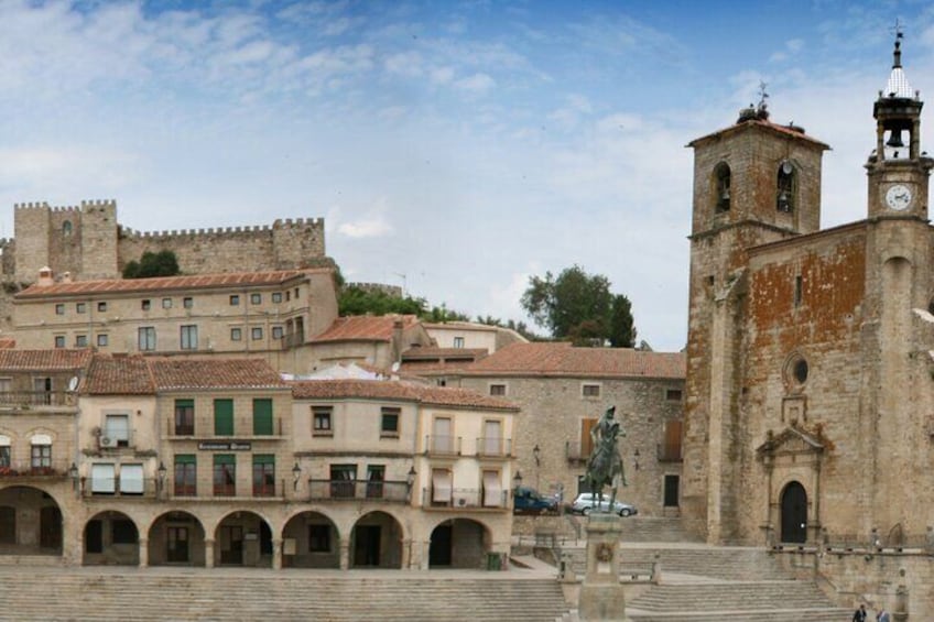 Plaza Mayor of Trujillo and equestrian statue of Francisco Pizarro